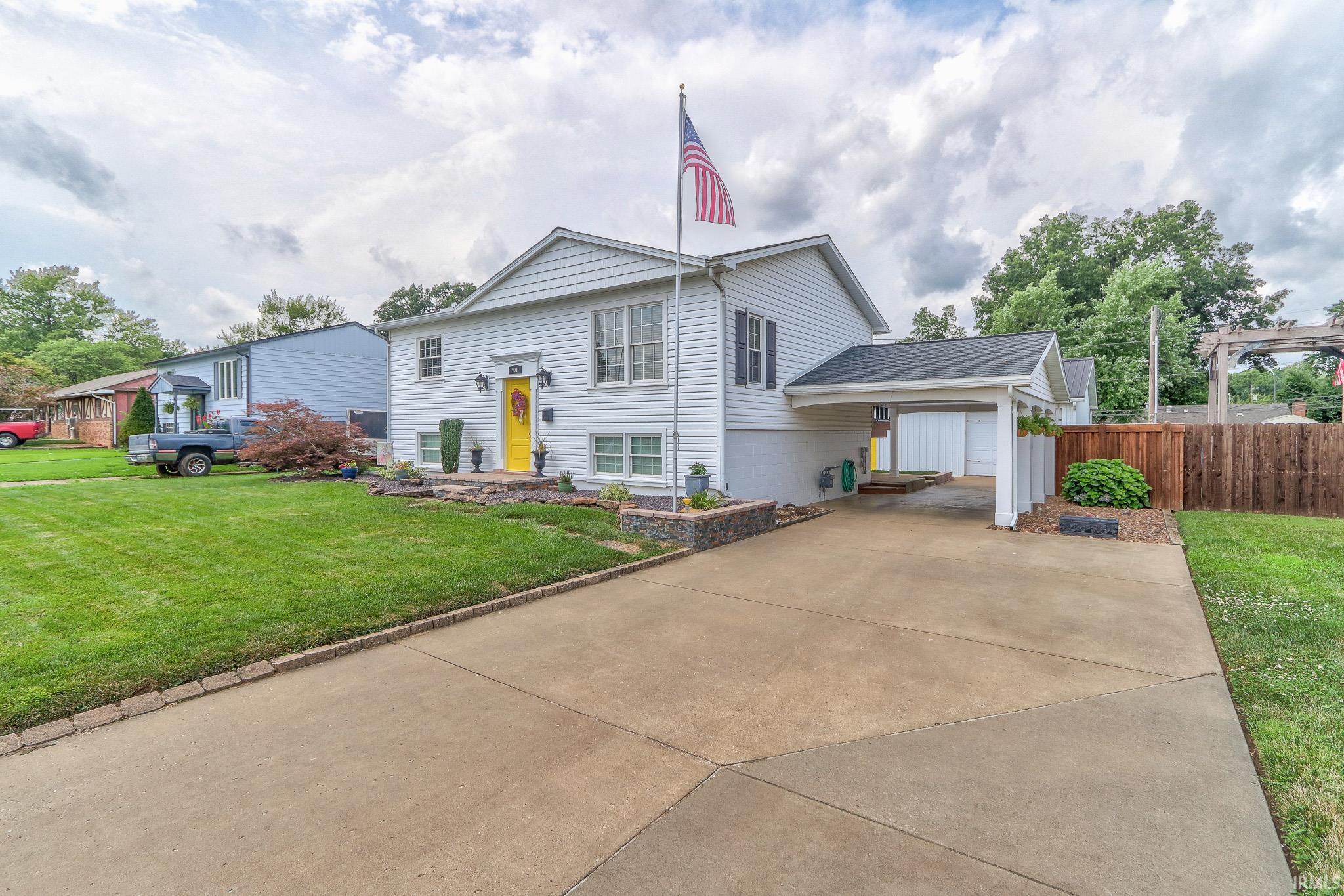 901 Old Post Road Evansville, IN 47710 - Photo 1 of 32 Gallery Image 1