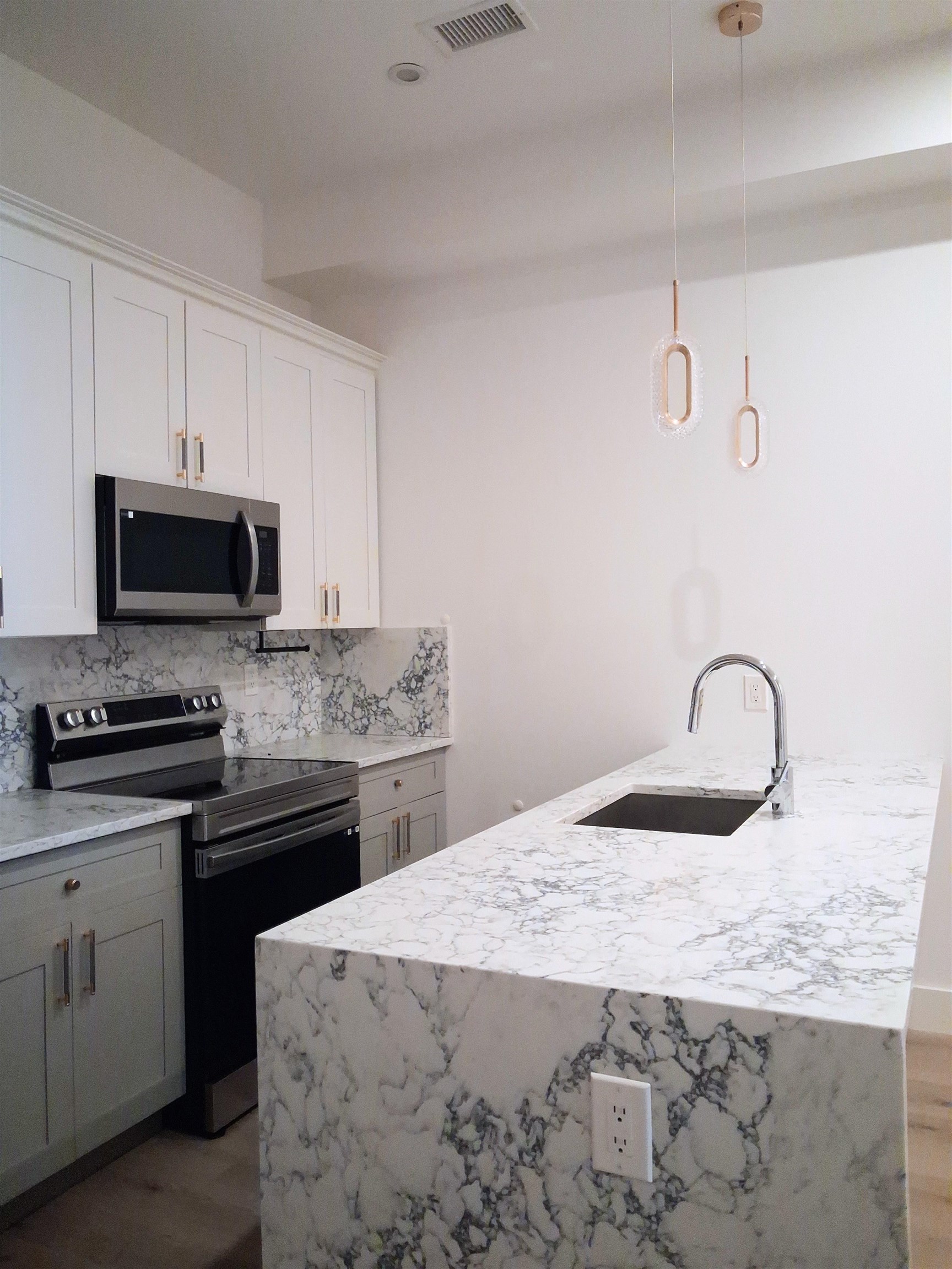 491 Broadway, Unit 202 Bayonne, NJ 07002 - Photo 4 of 16 Gallery Image 4
