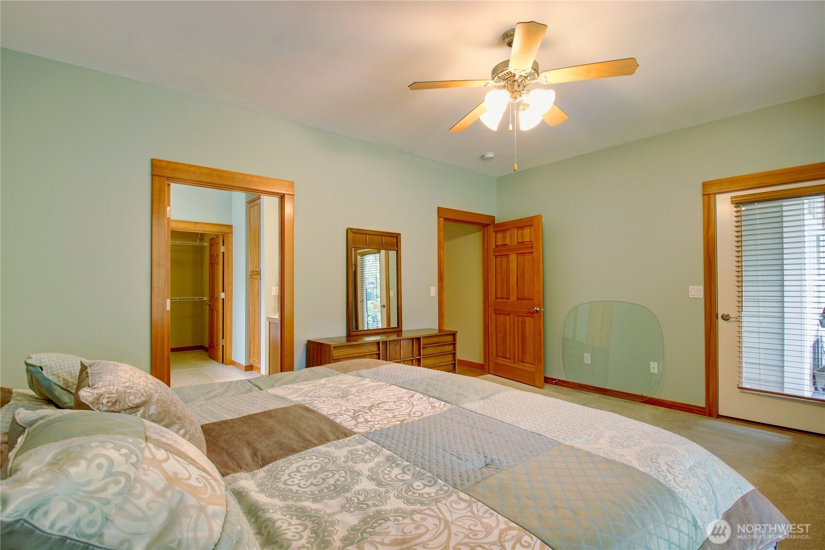 1316 Eagle Ridge Drive, Unit 4 Mount Vernon, WA 98274 - Photo 19 of 29 a bedroom with a bed and a chandelier