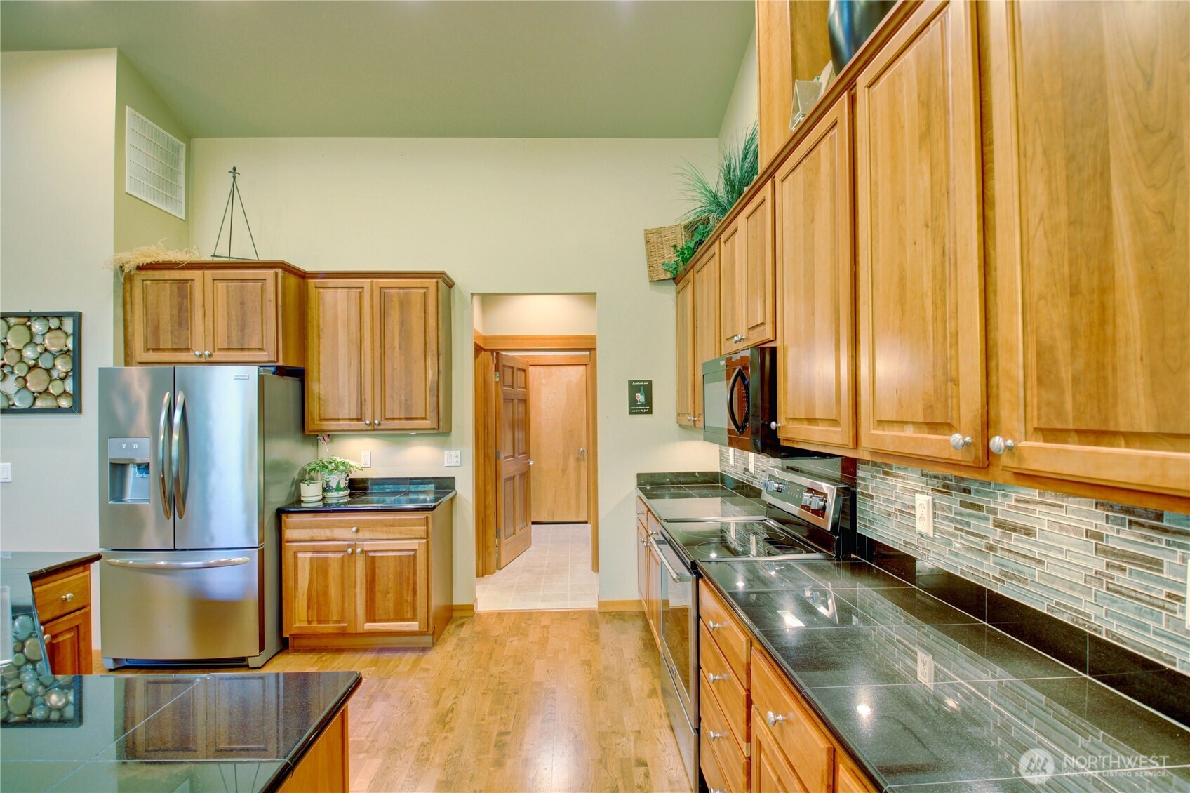 1316 Eagle Ridge Drive, Unit 4 Mount Vernon, WA 98274 - Photo 24 of 29 a kitchen with stainless steel appliances granite countertop a sink a stove and a refrigerator
