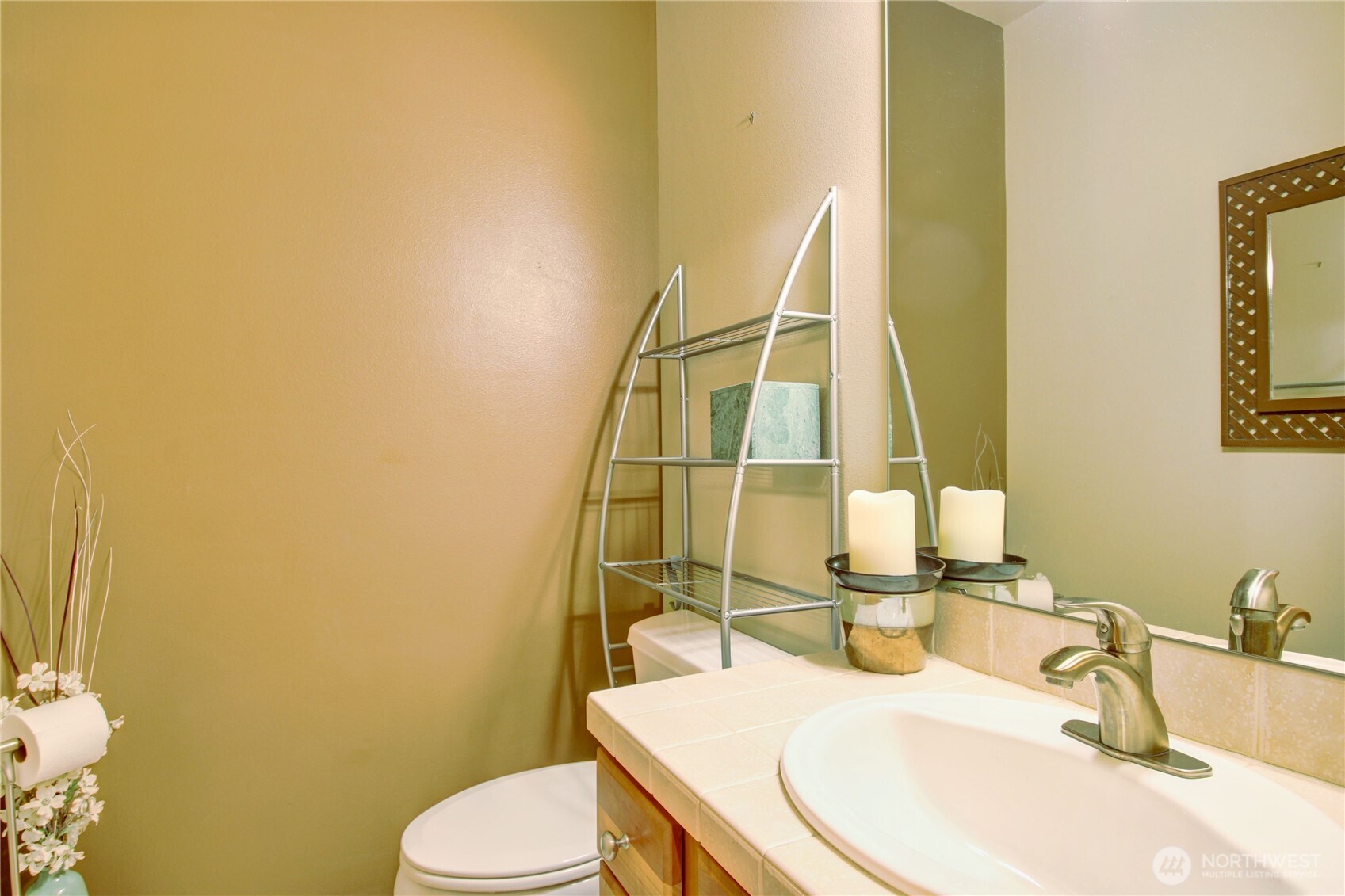 1316 Eagle Ridge Drive, Unit 4 Mount Vernon, WA 98274 - Photo 28 of 29 a bathroom with a sink and a toilet