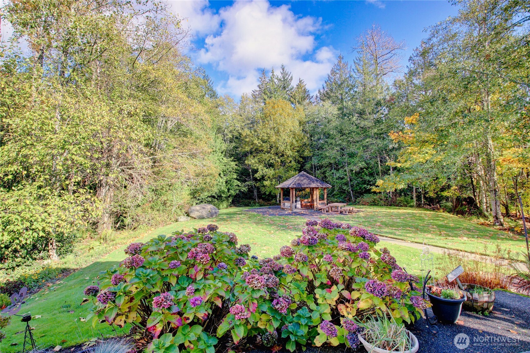 1316 Eagle Ridge Drive, Unit 4 Mount Vernon, WA 98274 - Photo 10 of 29 a view of a garden with flowers and trees