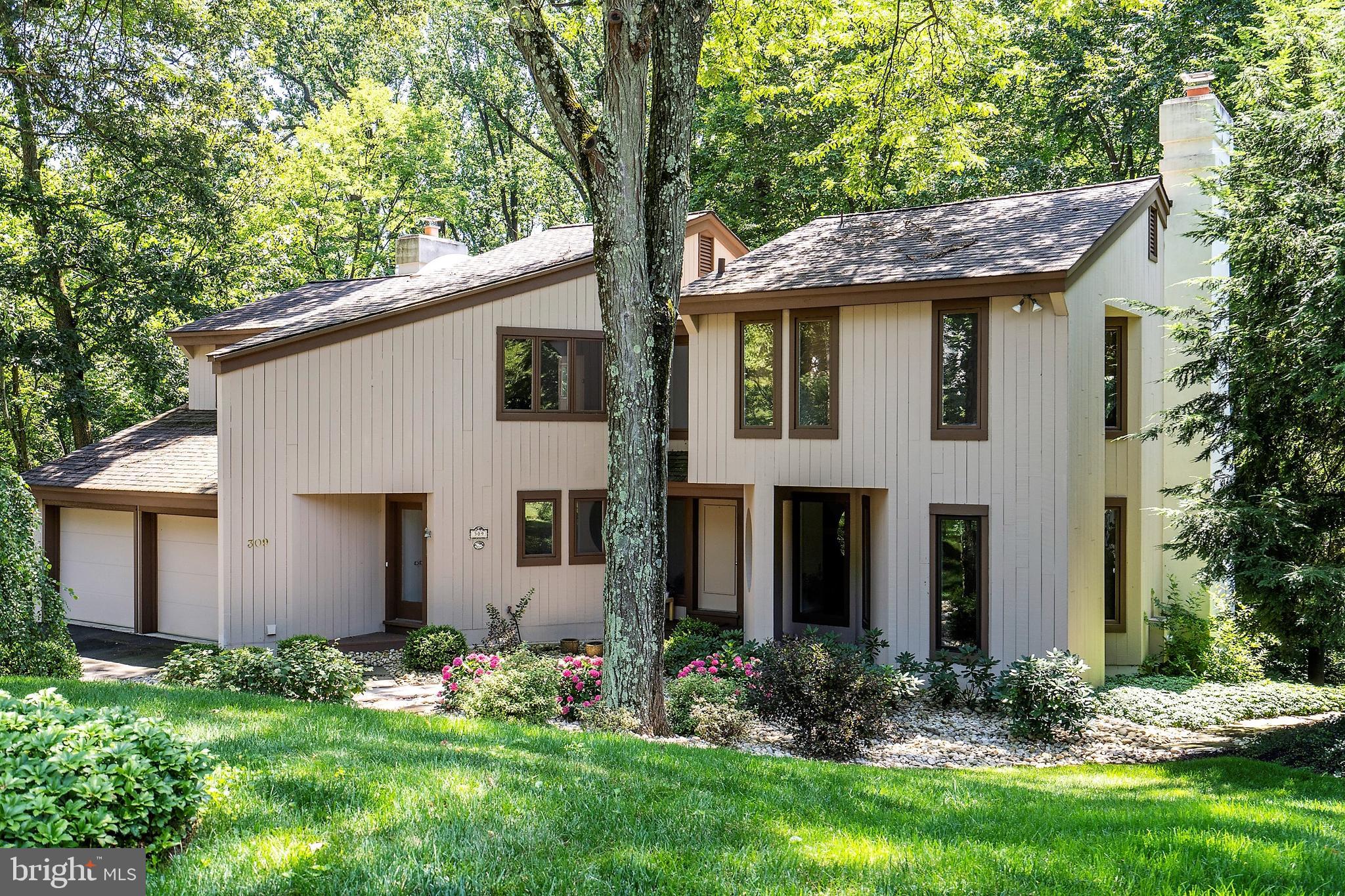 309 Valley Place Radnor, PA 19087 - Photo 4 of 39 front view of a house with a yard