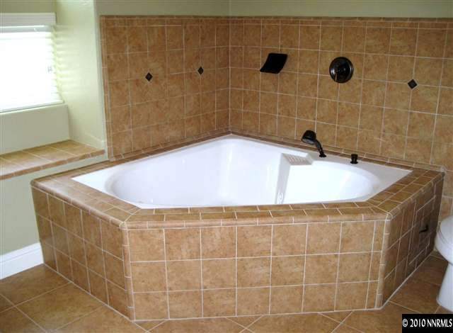 690 Tarn Way Reno, NV 89503 - Photo 8 of 13 a bathroom with a tub
