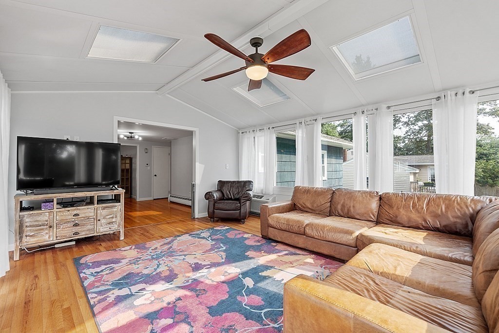 213 Greenwood Road Andover, MA 01810 - Photo 9 of 21 Gallery Image 9
