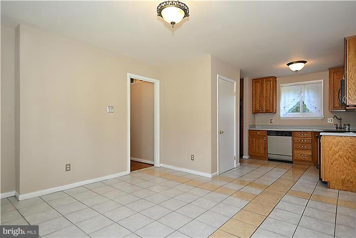 208 Beaumont Road Silver Spring, MD 20904 - Photo 8 of 26 Interior (General)