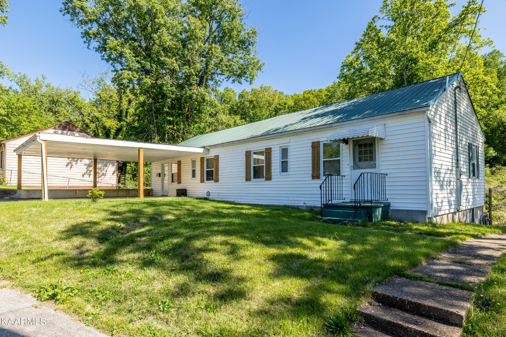 117 Jarrett Lane Oak Ridge, TN 37830 - Photo 1 of 35 a view of a house with backyard and garden