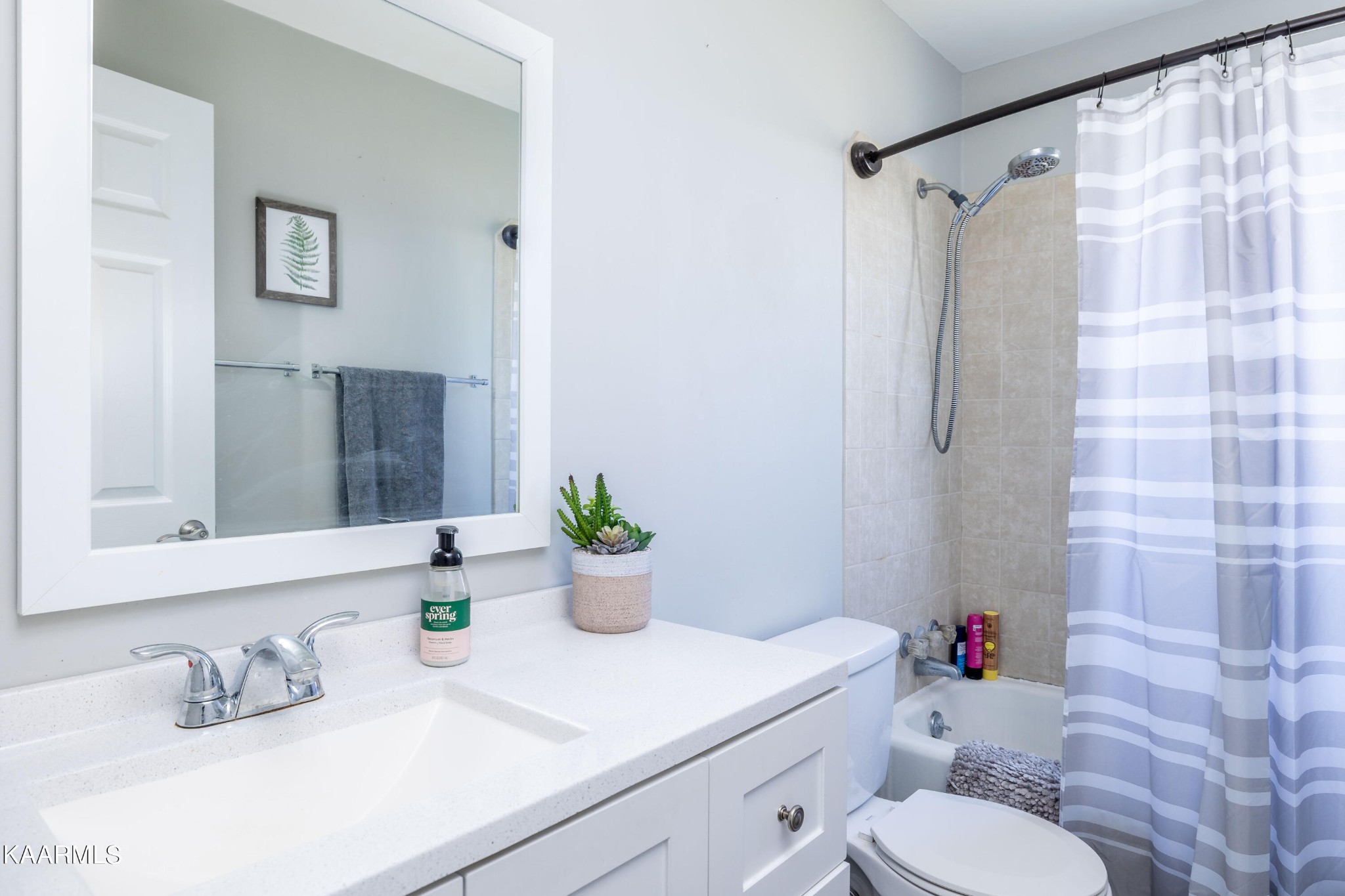 117 Jarrett Lane Oak Ridge, TN 37830 - Photo 19 of 35 a bathroom with a sink toilet and shower