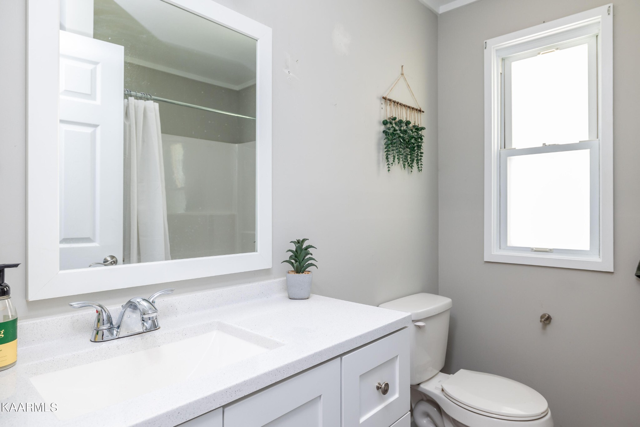 117 Jarrett Lane Oak Ridge, TN 37830 - Photo 22 of 35 a bathroom with a sink toilet and window