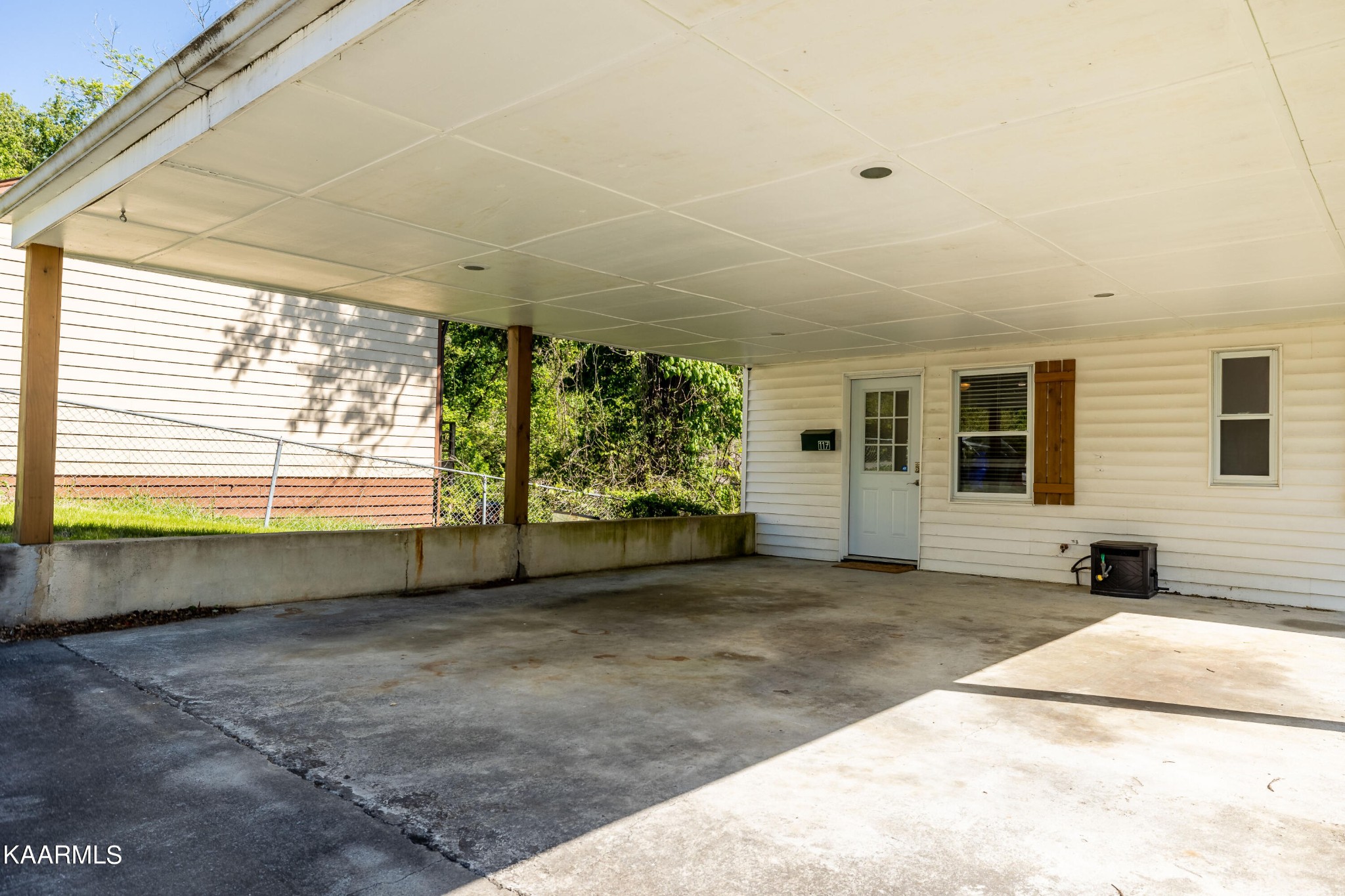 117 Jarrett Lane Oak Ridge, TN 37830 - Photo 6 of 35 a view of a house with a yard