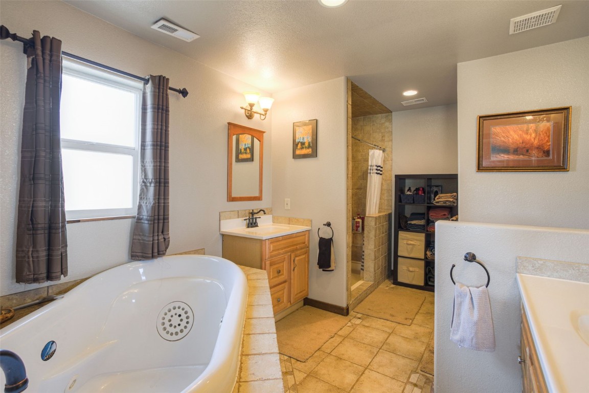 73 Mid Land Avenue Hartsel, CO 80449 - Photo 12 of 31 primary 5 piece bath room