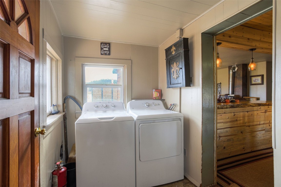 73 Mid Land Avenue Hartsel, CO 80449 - Photo 23 of 31 a view of washer and dryer with bathroom