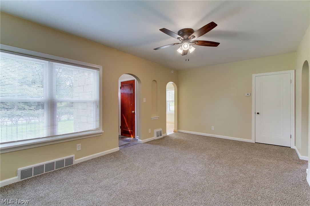 4531 12th Street Northwest Canton, OH 44708 - Photo 6 of 22 Living room
