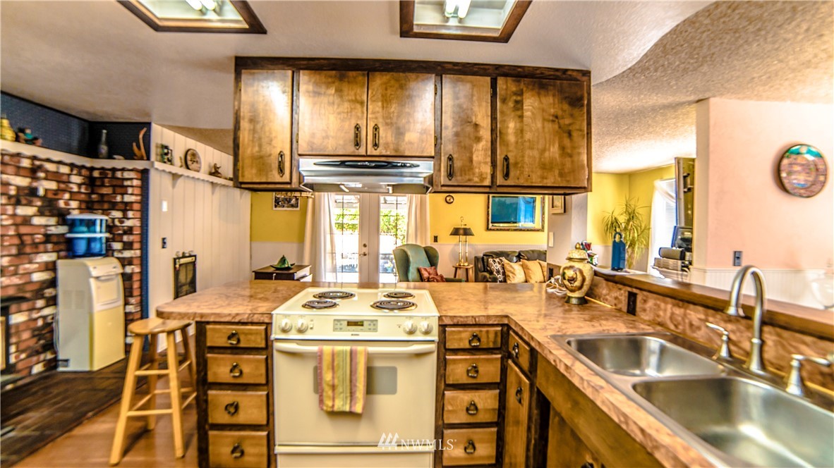 146 Mauerman Road North Chehalis, WA 98532 - Photo 22 of 40 a kitchen with a sink stove and cabinets