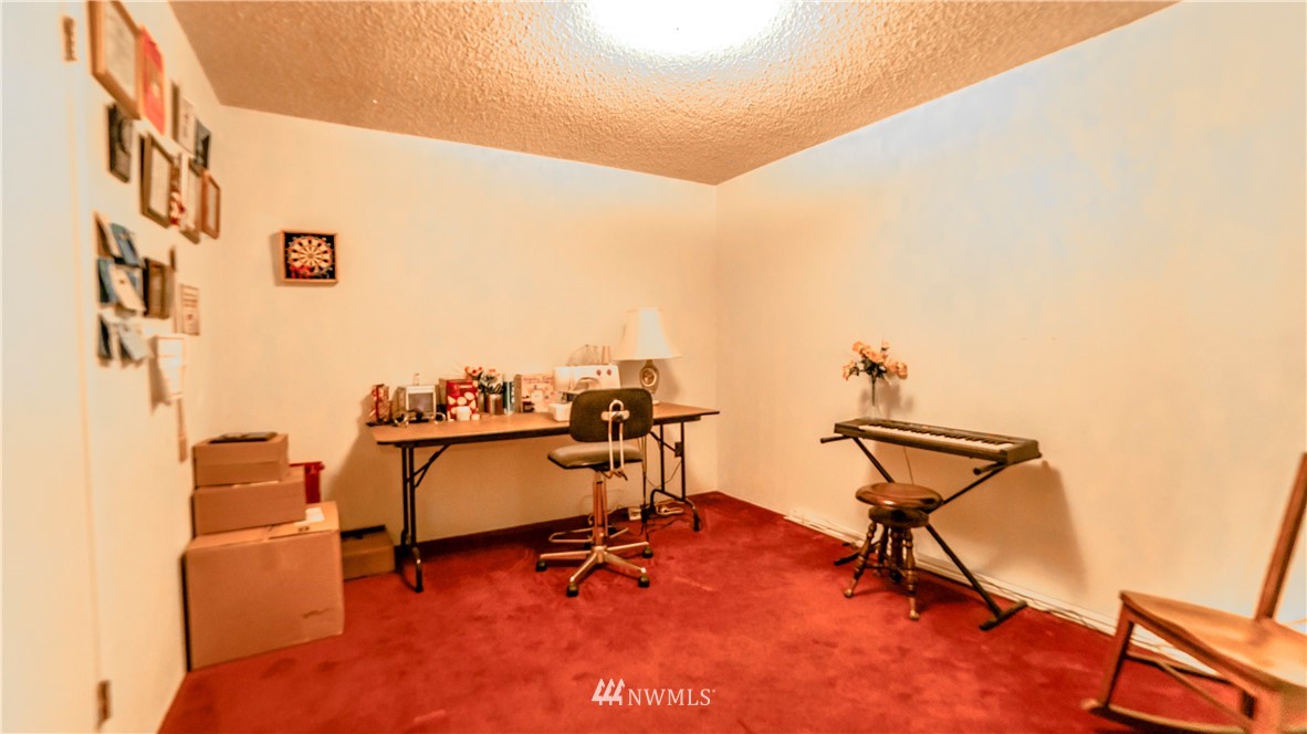 146 Mauerman Road North Chehalis, WA 98532 - Photo 25 of 40 a view of a workspace with furniture