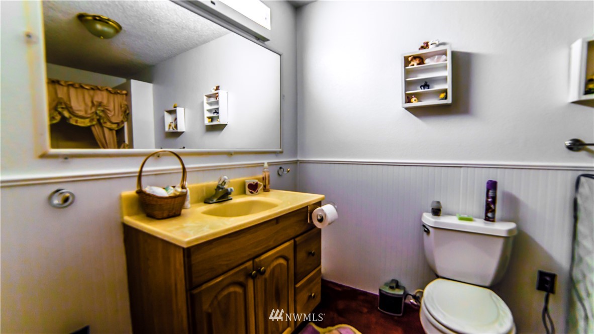146 Mauerman Road North Chehalis, WA 98532 - Photo 27 of 40 a bathroom with a sink and a toilet