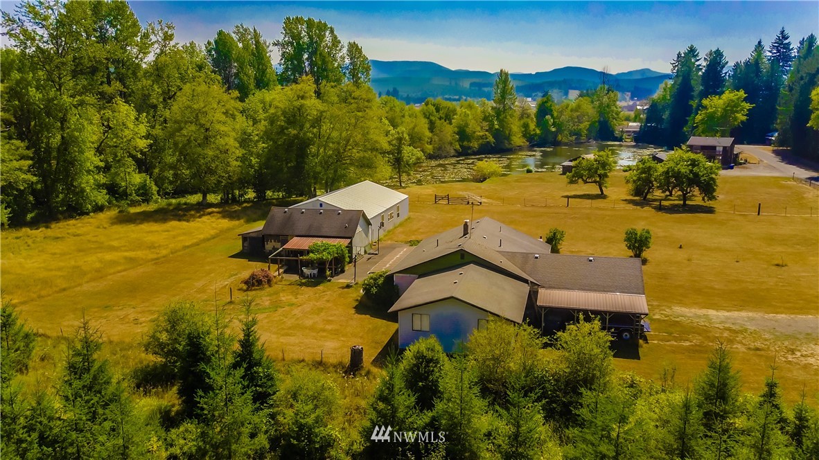 146 Mauerman Road North Chehalis, WA 98532 - Photo 6 of 40 a view of a swimming pool with a yard