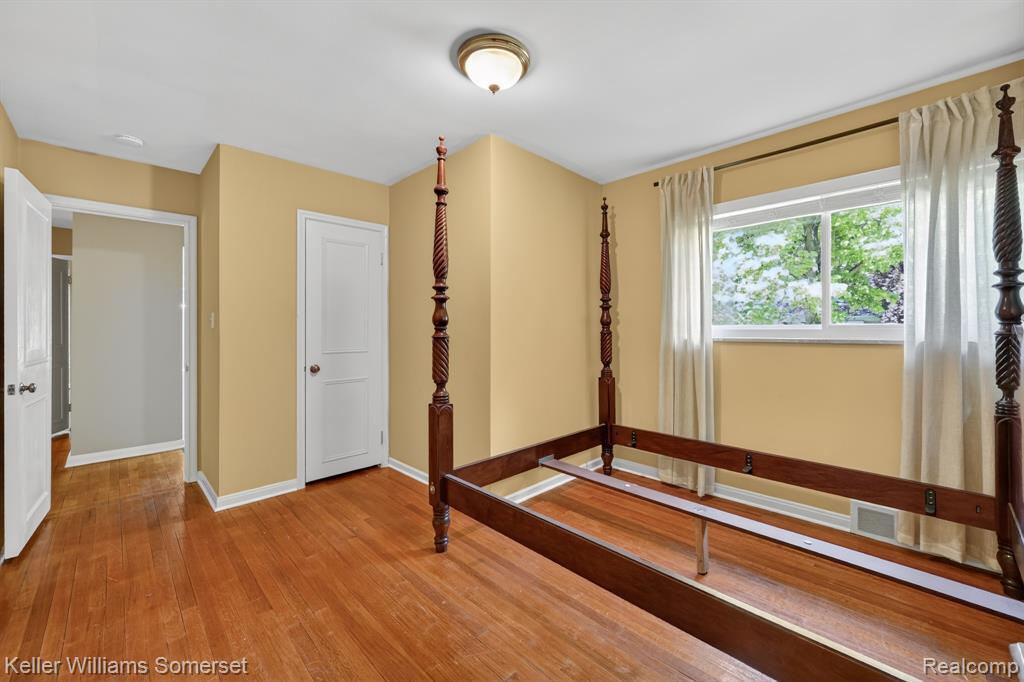 1681 Oxford Road Grosse Pointe, MI 48236 - Photo 11 of 25