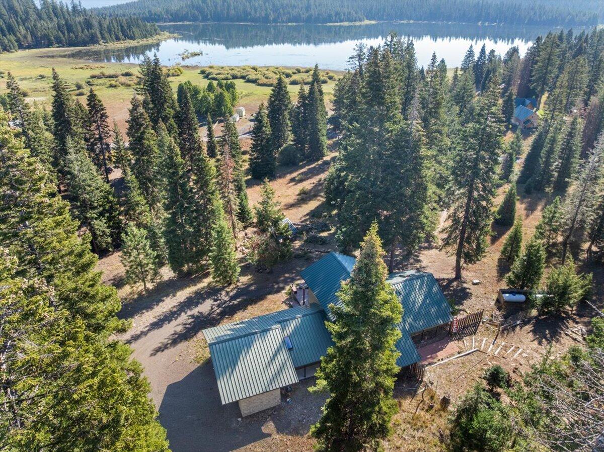 7670 Hyatt Prairie Road Ashland, OR 97520 - Photo 45 of 49 Aerial view of house and lake