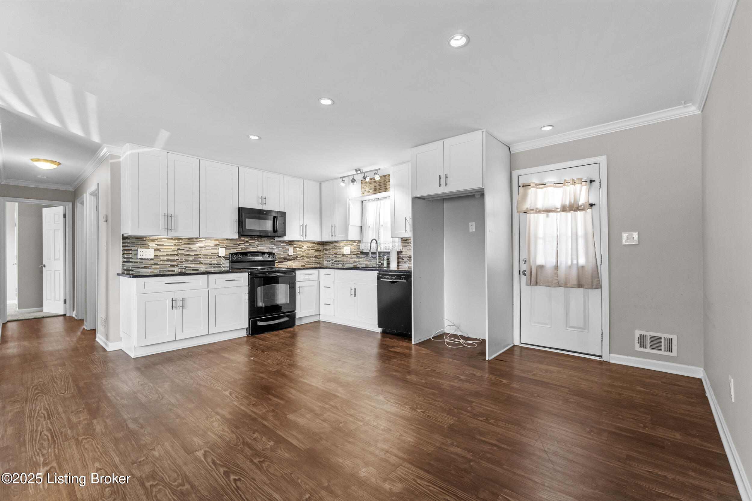 4531 Sandhill Road Louisville, KY 40219 - Photo 9 of 37 dsc08531