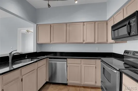 $219,900 | 10919 Vauxhall Drive, St. Louis, MO 63146