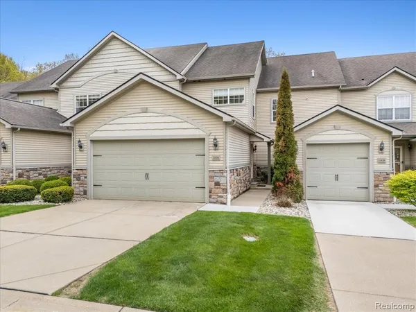$394,000 | 11414 Wolfort Spur, Brighton, MI 48116