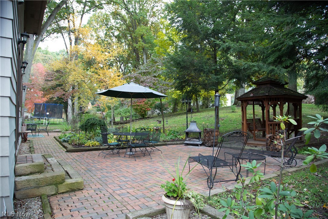 121 South Tamarack Road Akron, OH 44319 - Photo 6 of 35 Great Entertaining Area