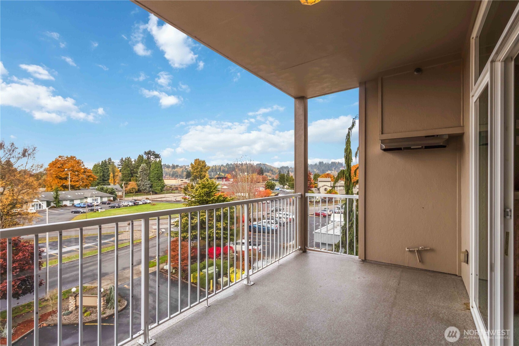1548 River Road, Unit 302 Longview, WA 98632 - Photo 11 of 37 a view of city from balcony