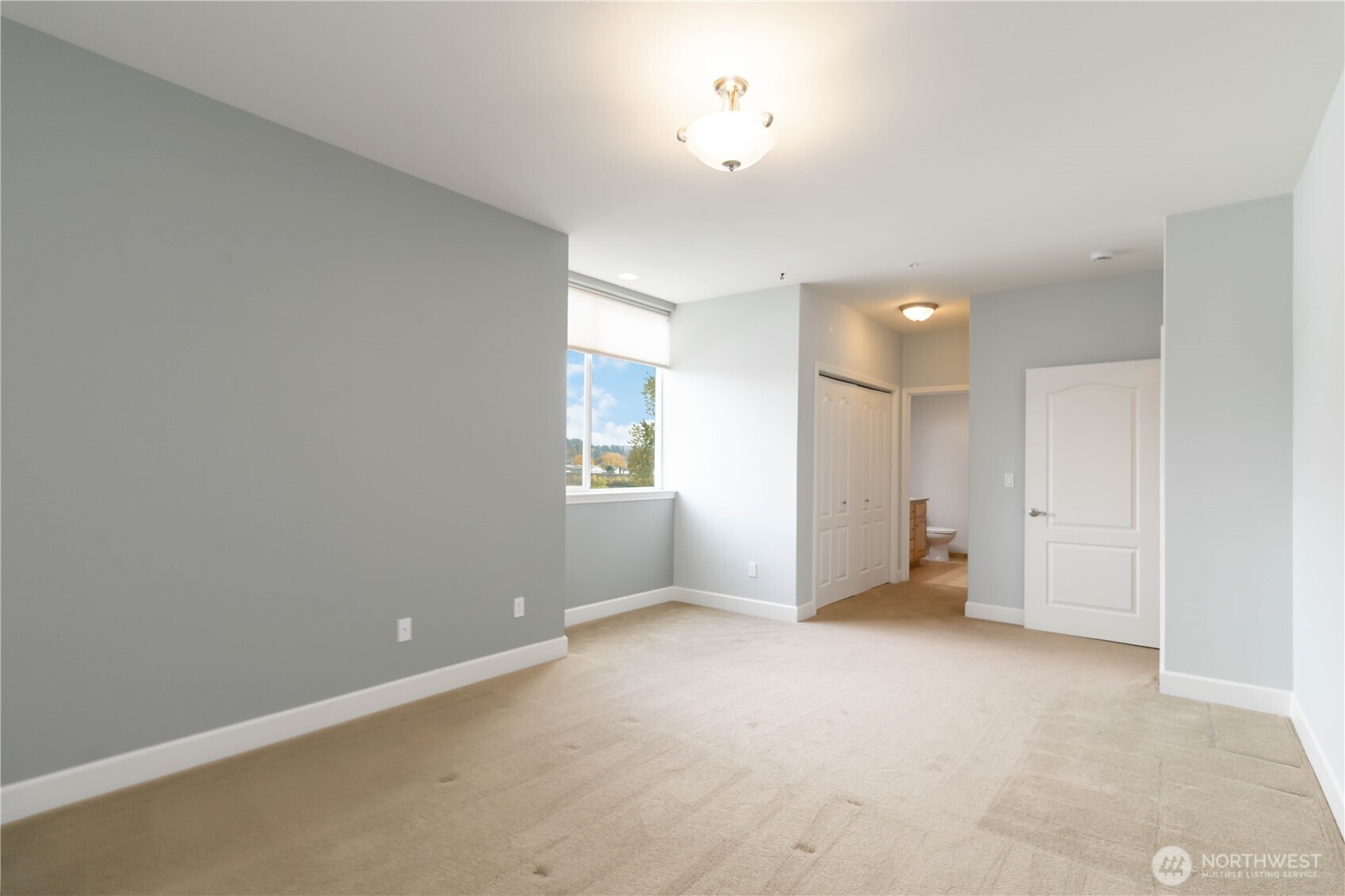 1548 River Road, Unit 302 Longview, WA 98632 - Photo 17 of 37 an empty room with a empty space and windows