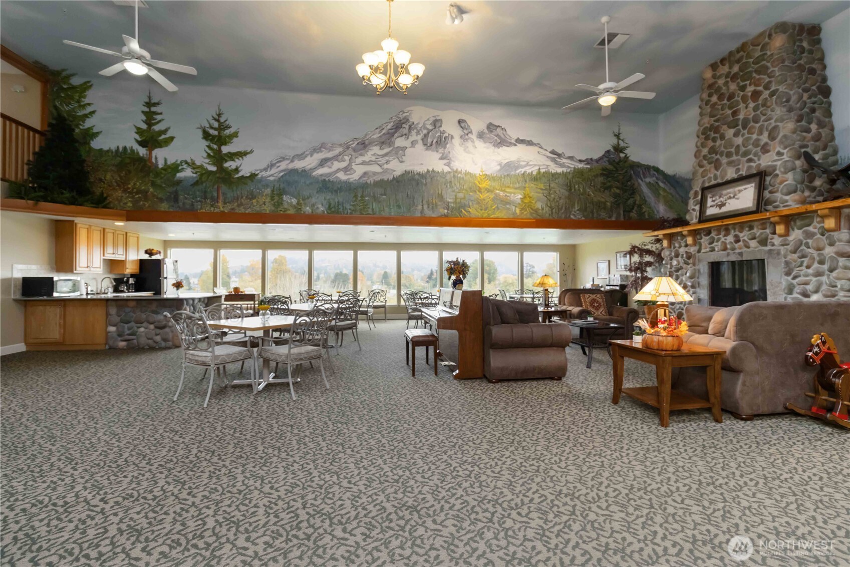 1548 River Road, Unit 302 Longview, WA 98632 - Photo 23 of 37 a living room with furniture and a large window