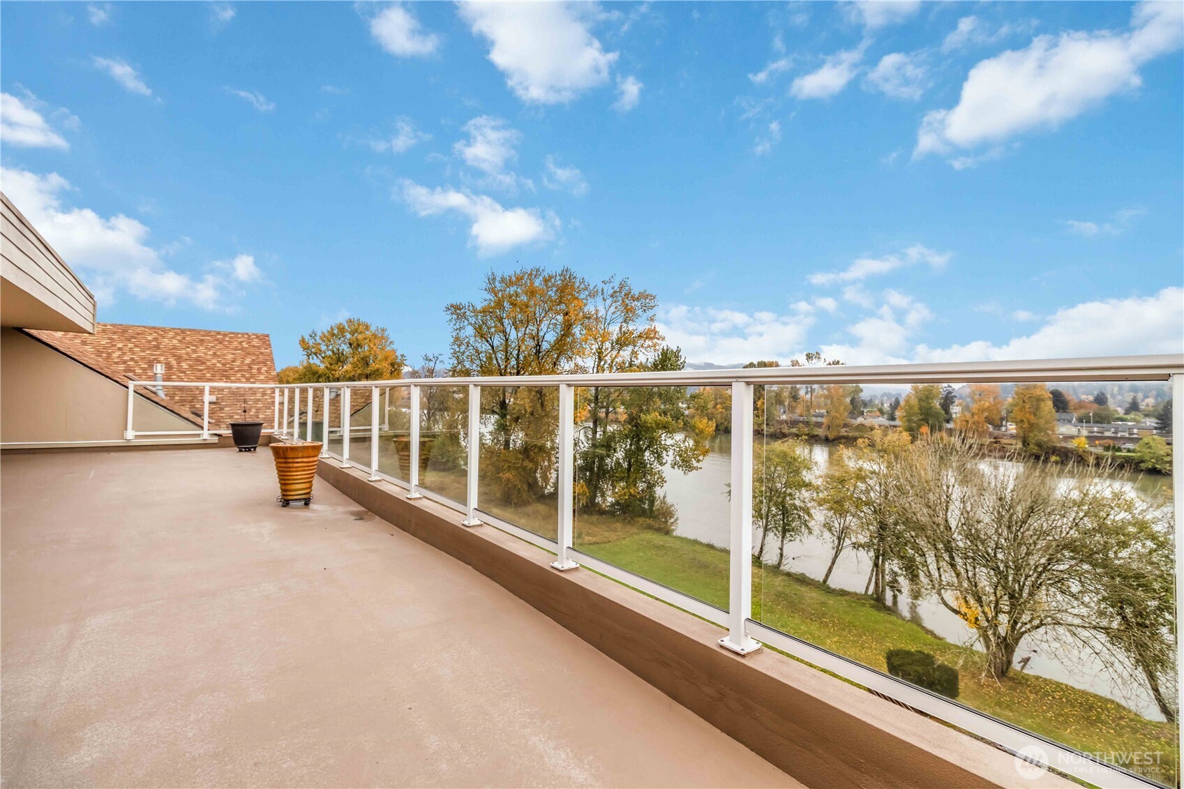 1548 River Road, Unit 302 Longview, WA 98632 - Photo 25 of 37 a view of a balcony