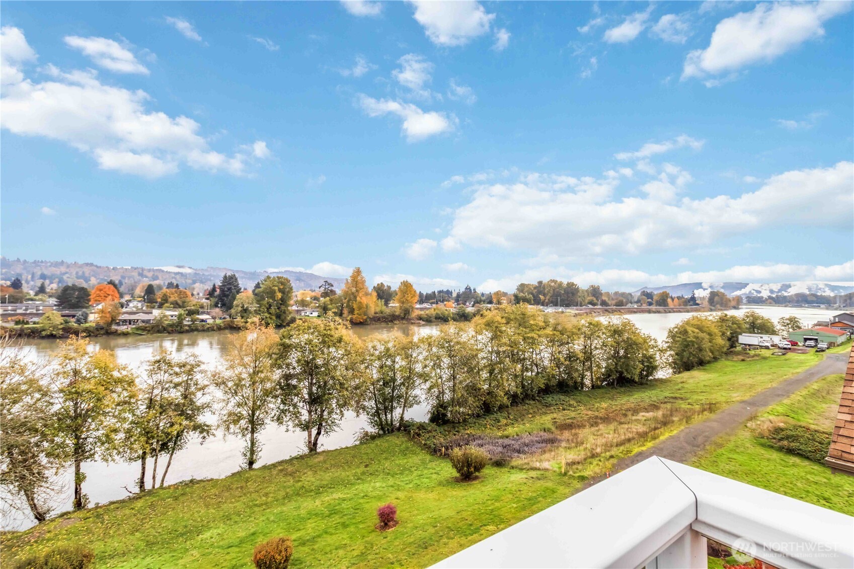 1548 River Road, Unit 302 Longview, WA 98632 - Photo 26 of 37 a view of a city