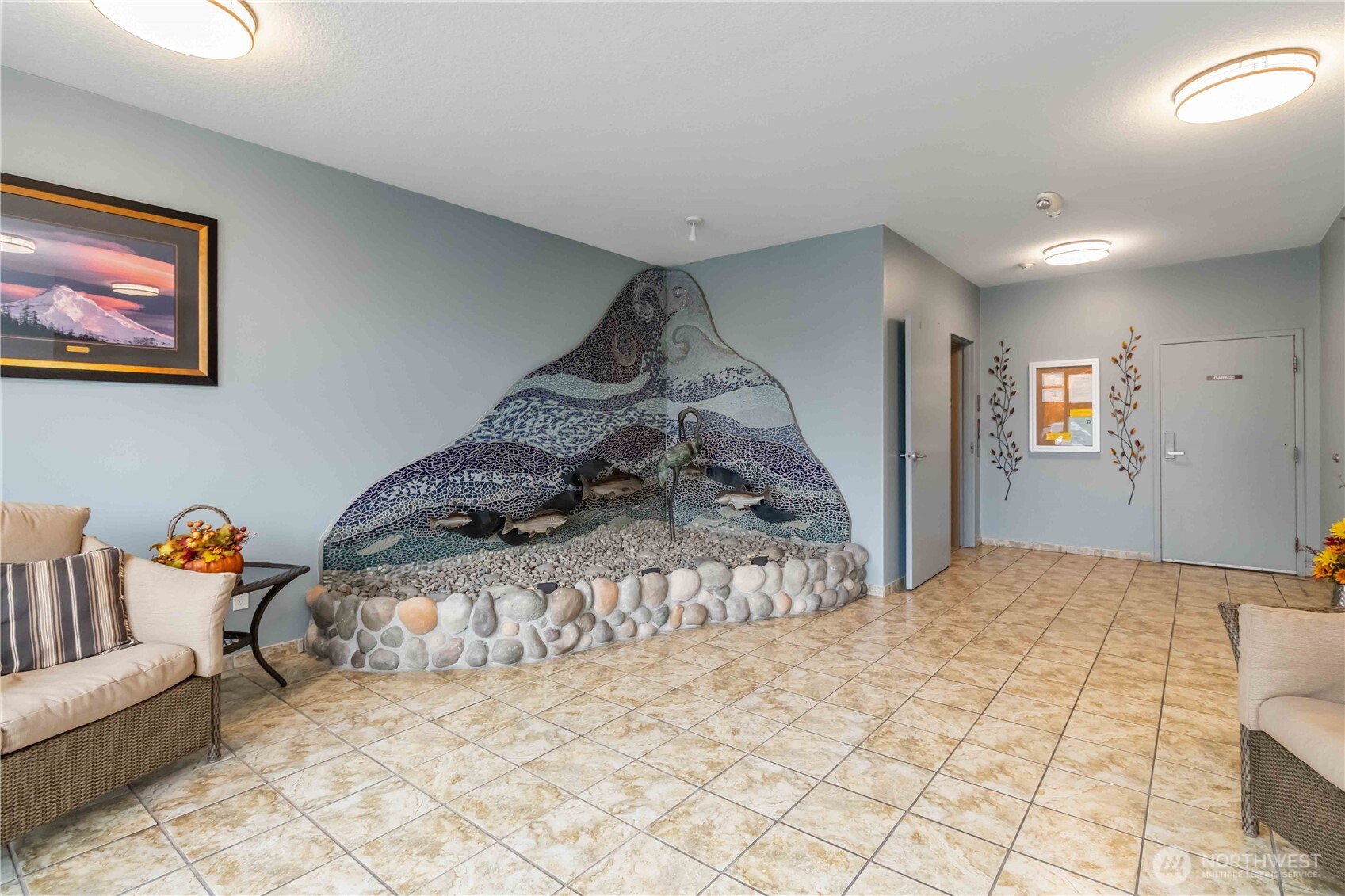 1548 River Road, Unit 302 Longview, WA 98632 - Photo 27 of 37 a bedroom with a bed and a couch