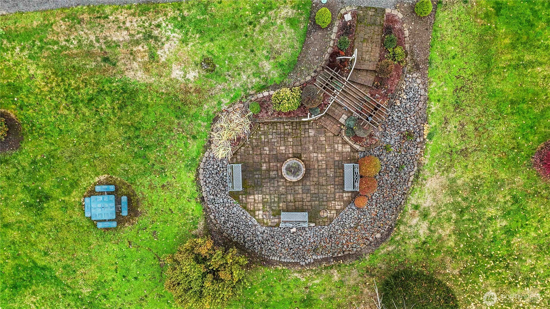 1548 River Road, Unit 302 Longview, WA 98632 - Photo 34 of 37 a view of a water fountain in middle of the green field