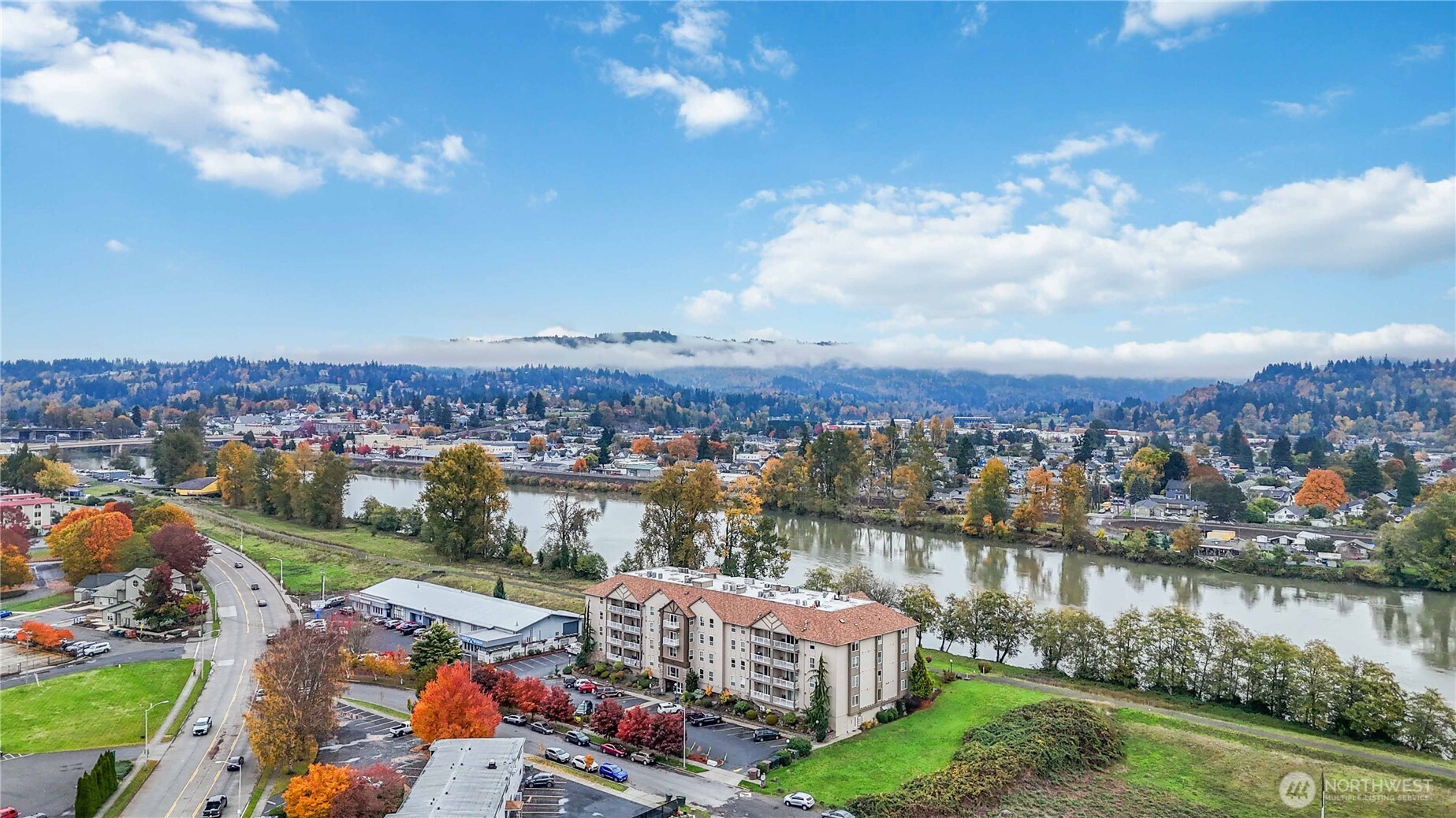 1548 River Road, Unit 302 Longview, WA 98632 - Photo 36 of 37 a view of a lake with a city