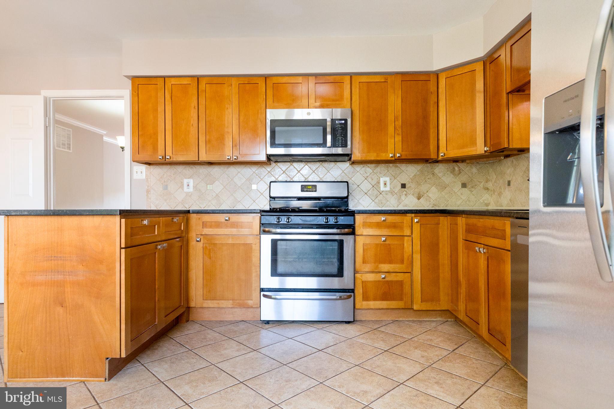 21076 Gladstone Drive Sterling, VA 20164 - Photo 18 of 83