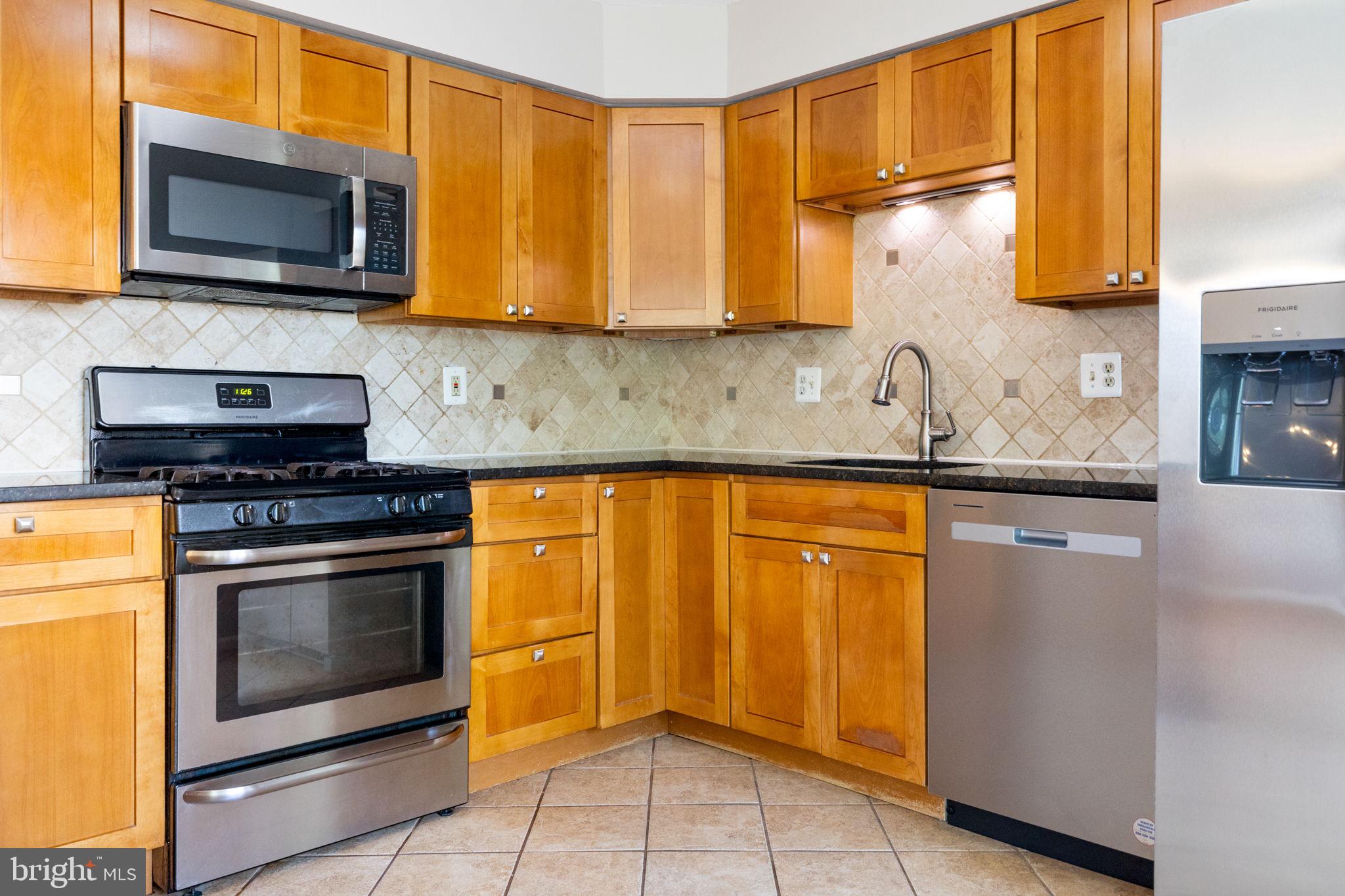 21076 Gladstone Drive Sterling, VA 20164 - Photo 19 of 83
