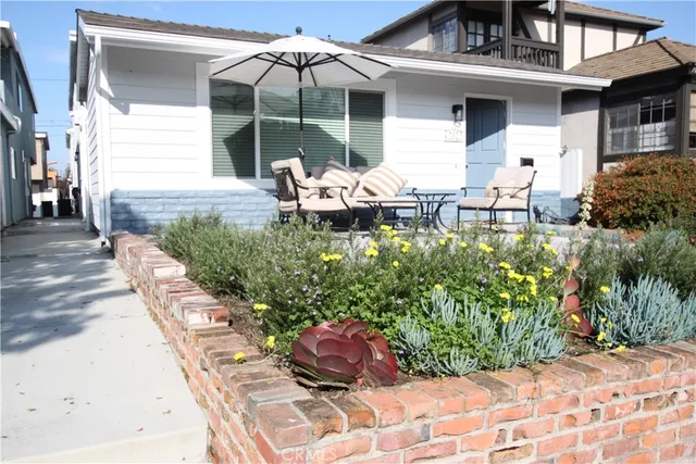 $8,995 | 707 Orchid Avenue, Corona del Mar, CA 92625