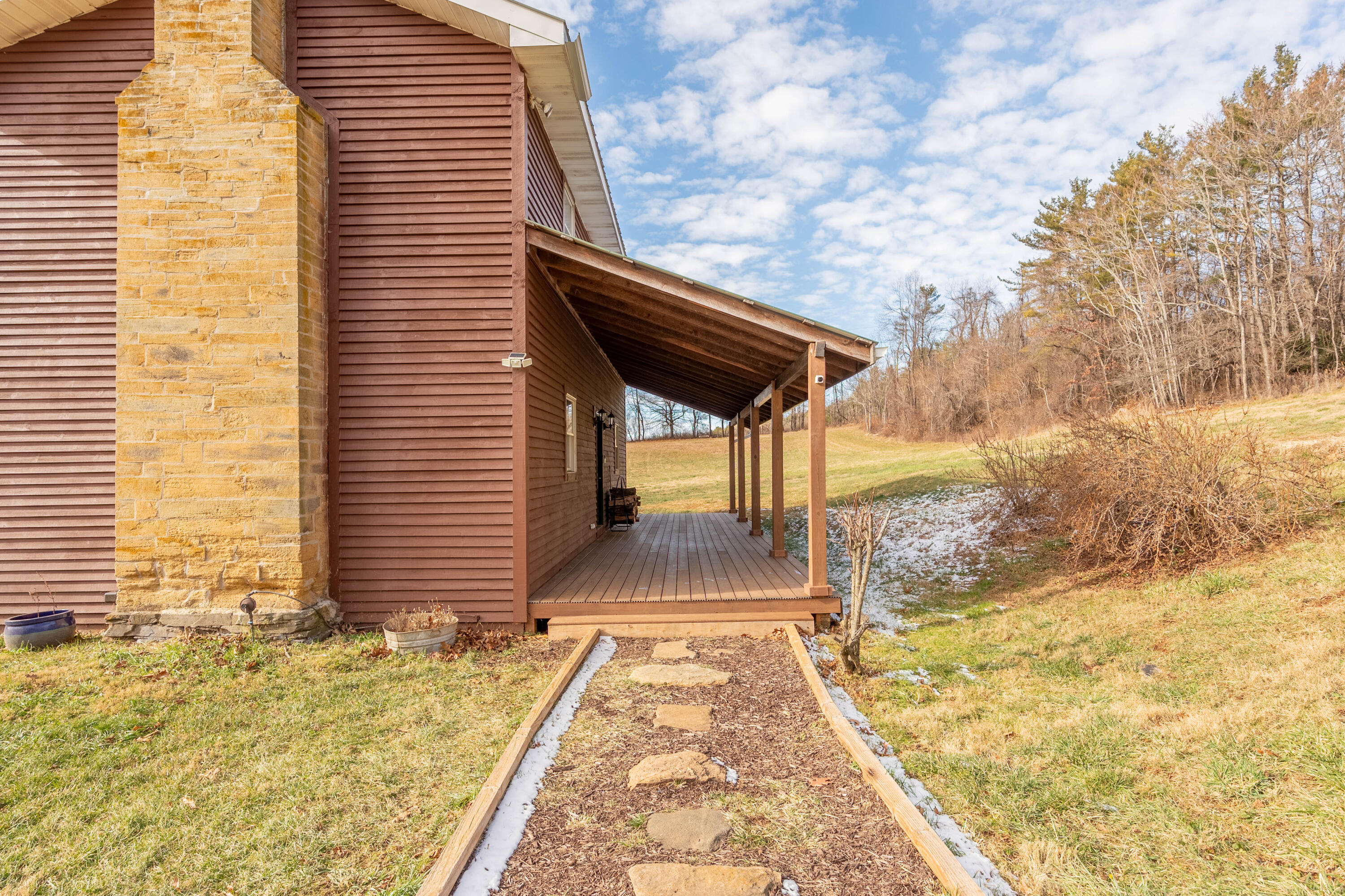 1133 Countyline Church Road Southeast Floyd, VA 24091 - Photo 12 of 97 floyd-12
