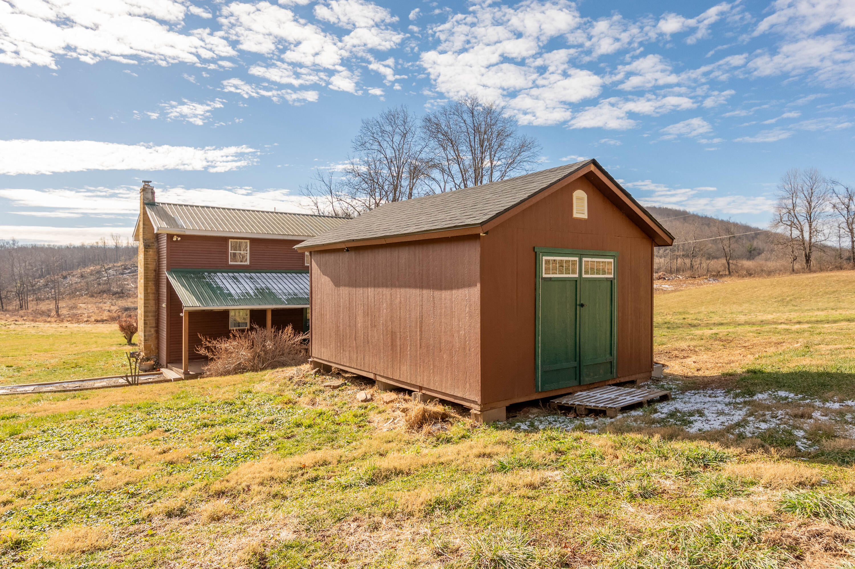 1133 Countyline Church Road Southeast Floyd, VA 24091 - Photo 84 of 97 a front view of a house with a yard
