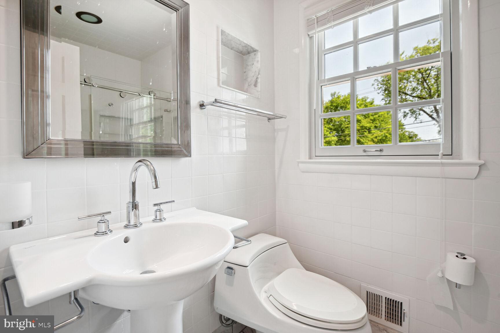 8800 Spring Valley Road Chevy Chase, MD 20815 - Photo 26 of 30