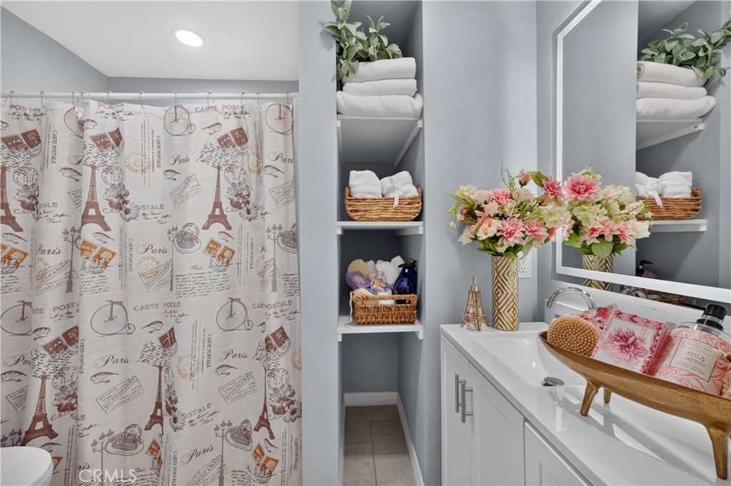 3700 Buchanan Street, Unit 72 Riverside, CA 92503 - Photo 17 of 41 Full Bathroom