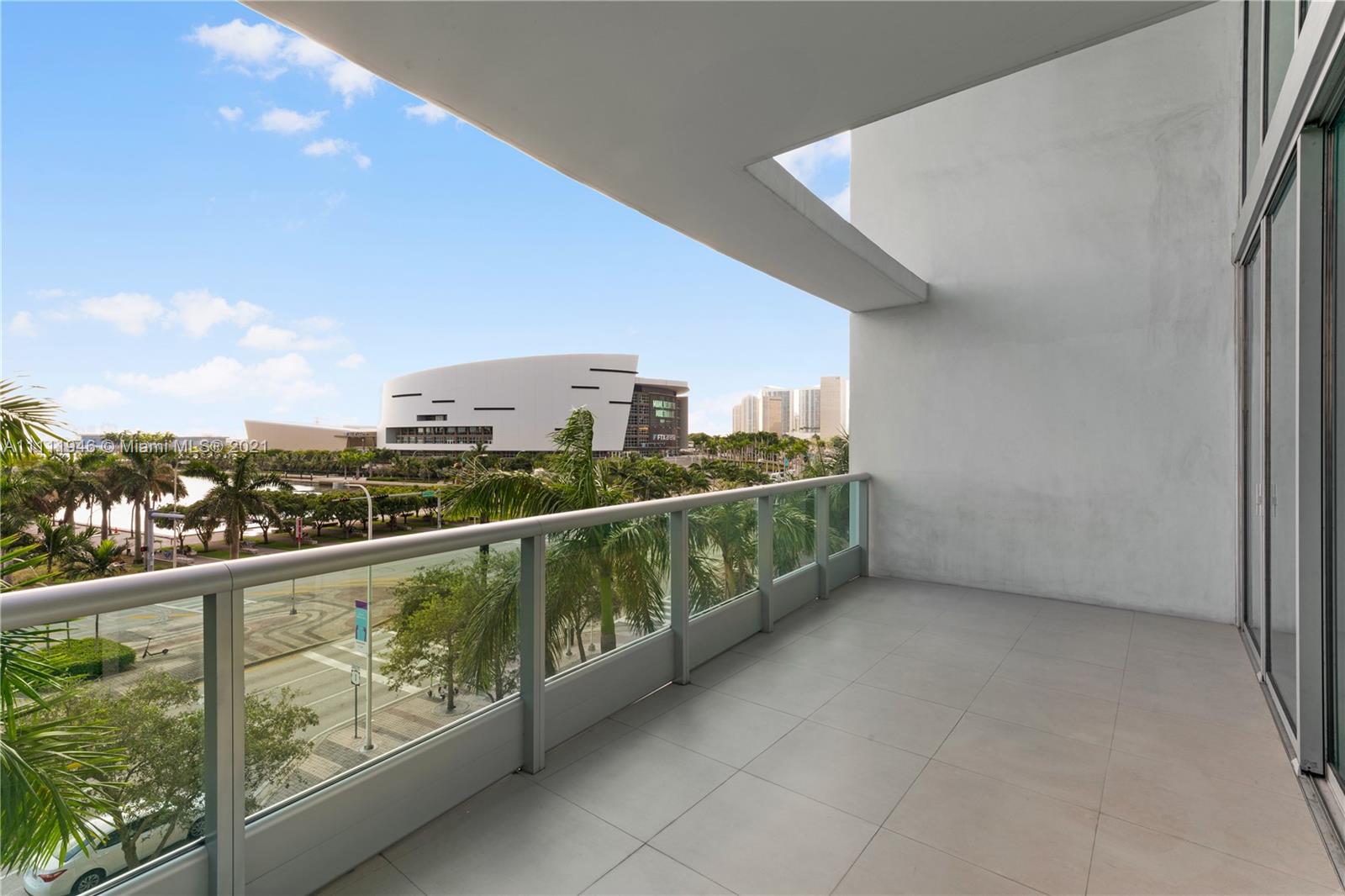 900 Biscayne Boulevard, Unit 507 Miami, FL 33132 - Photo 2 of 20 a view of balcony with city view