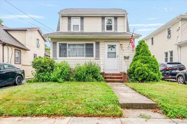 $700,000 | 22 Pansy Avenue, Floral Park, NY 11001