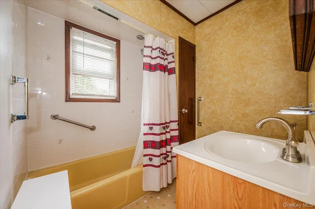 $700,000 | 22 Pansy Avenue, Floral Park, NY 11001