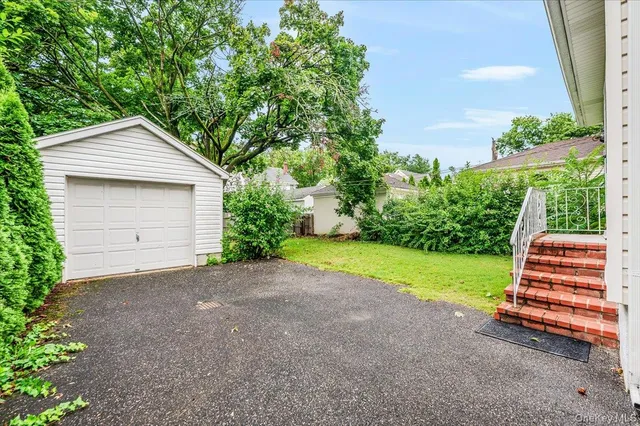 $700,000 | 22 Pansy Avenue, Floral Park, NY 11001