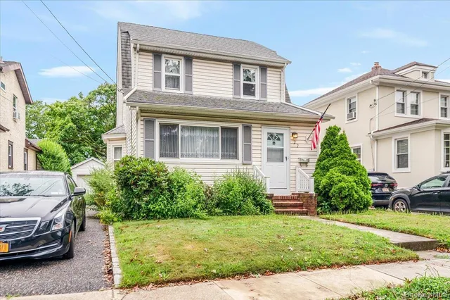 $700,000 | 22 Pansy Avenue, Floral Park, NY 11001