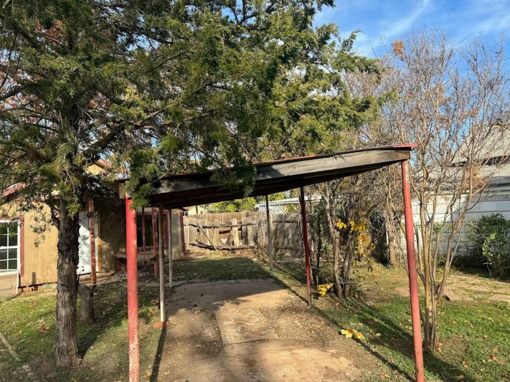 1208 North 7th Street Wichita Falls, TX 76306 - Photo 2 of 9 a view of a room with a tree
