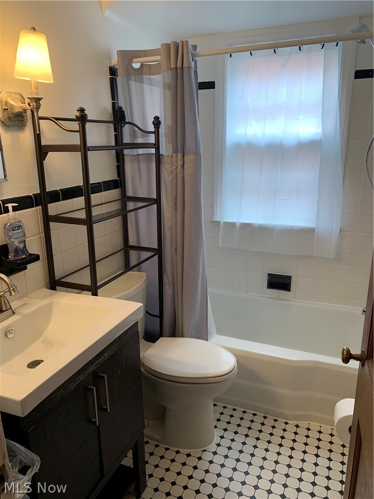 1694 South Green Road Cleveland, OH 44121 - Photo 9 of 19