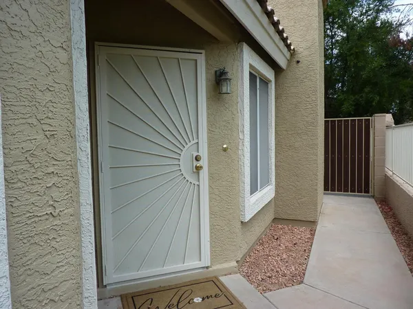 $2,300 | 1600 West Gail Drive, Chandler, AZ 85224